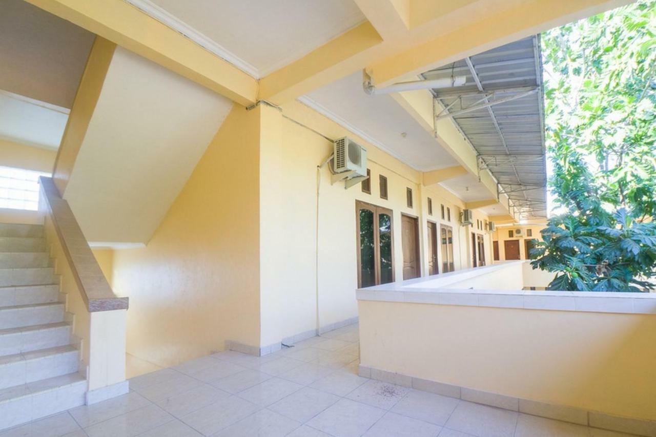 红多兹酒店-近努沙岑达纳大学 古邦 外观 照片